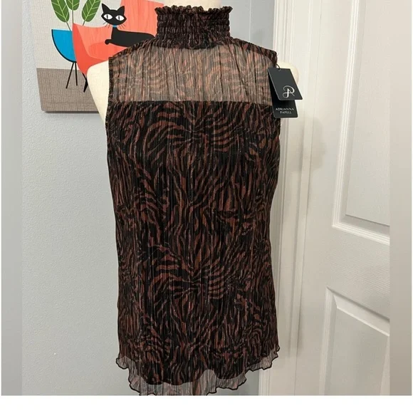 Adrianna Papell pleated Mesh
Sleeveless Blouse. - Picture 4 of 6